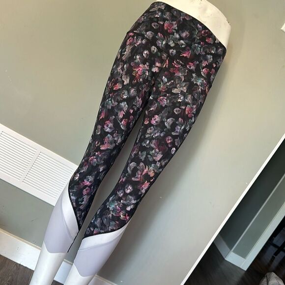 Lululemon Size 10 Wunder Under Crop (Hi-Rise) *Full-On Luxtreme 21" - Picture 1 of 3